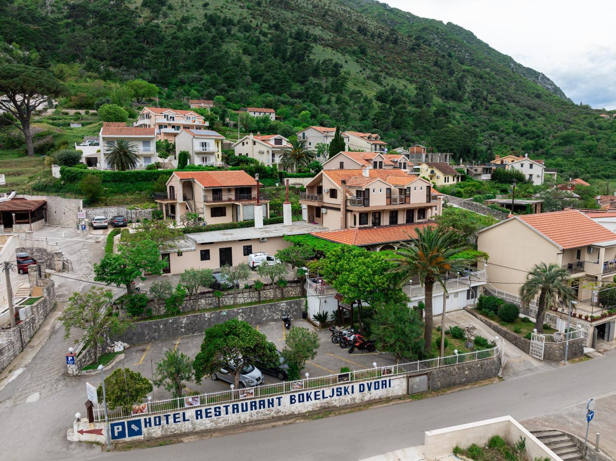 Hotel Bokeljski Dvori Котор Екстериор снимка