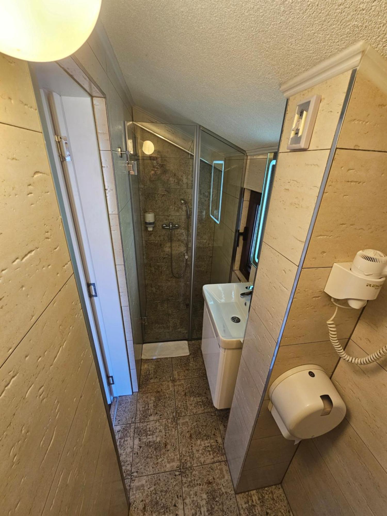 Hotel Bokeljski Dvori Котор Екстериор снимка
