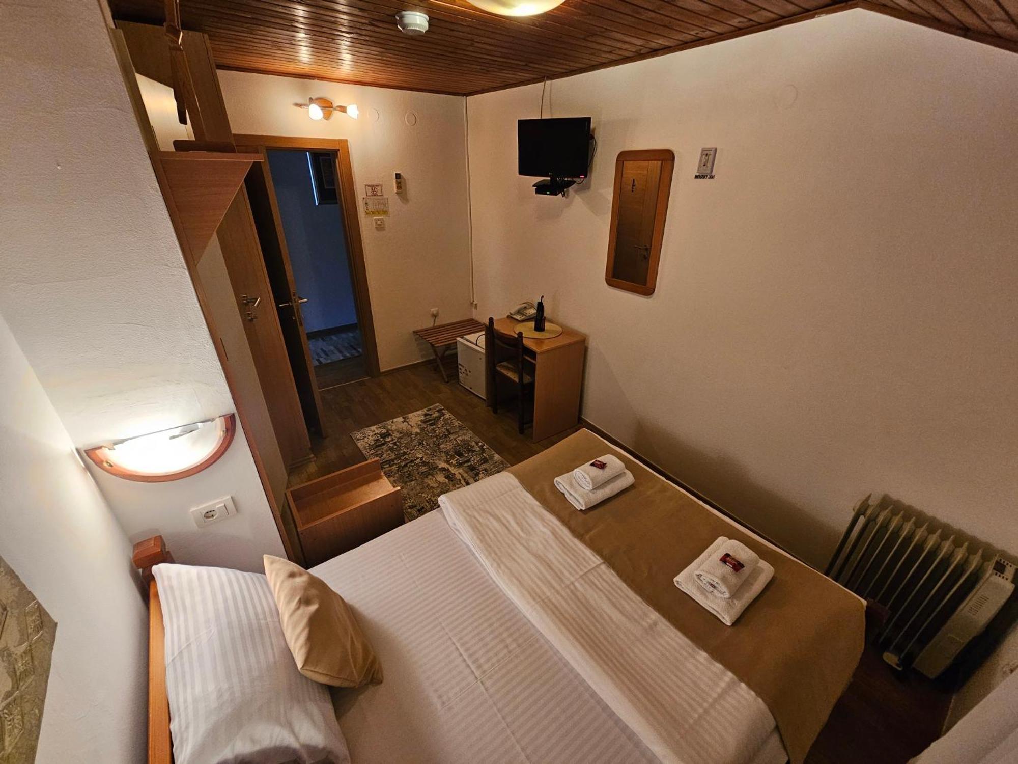 Hotel Bokeljski Dvori Котор Екстериор снимка