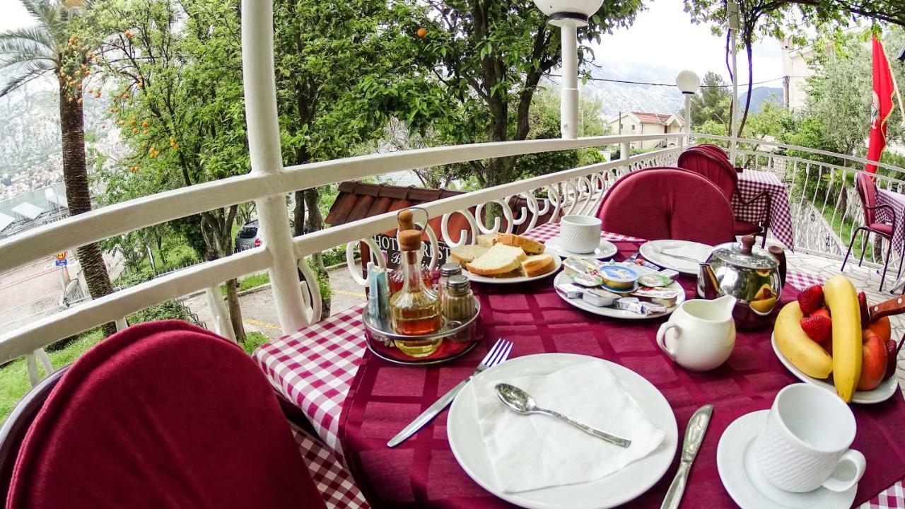 Hotel Bokeljski Dvori Котор Екстериор снимка
