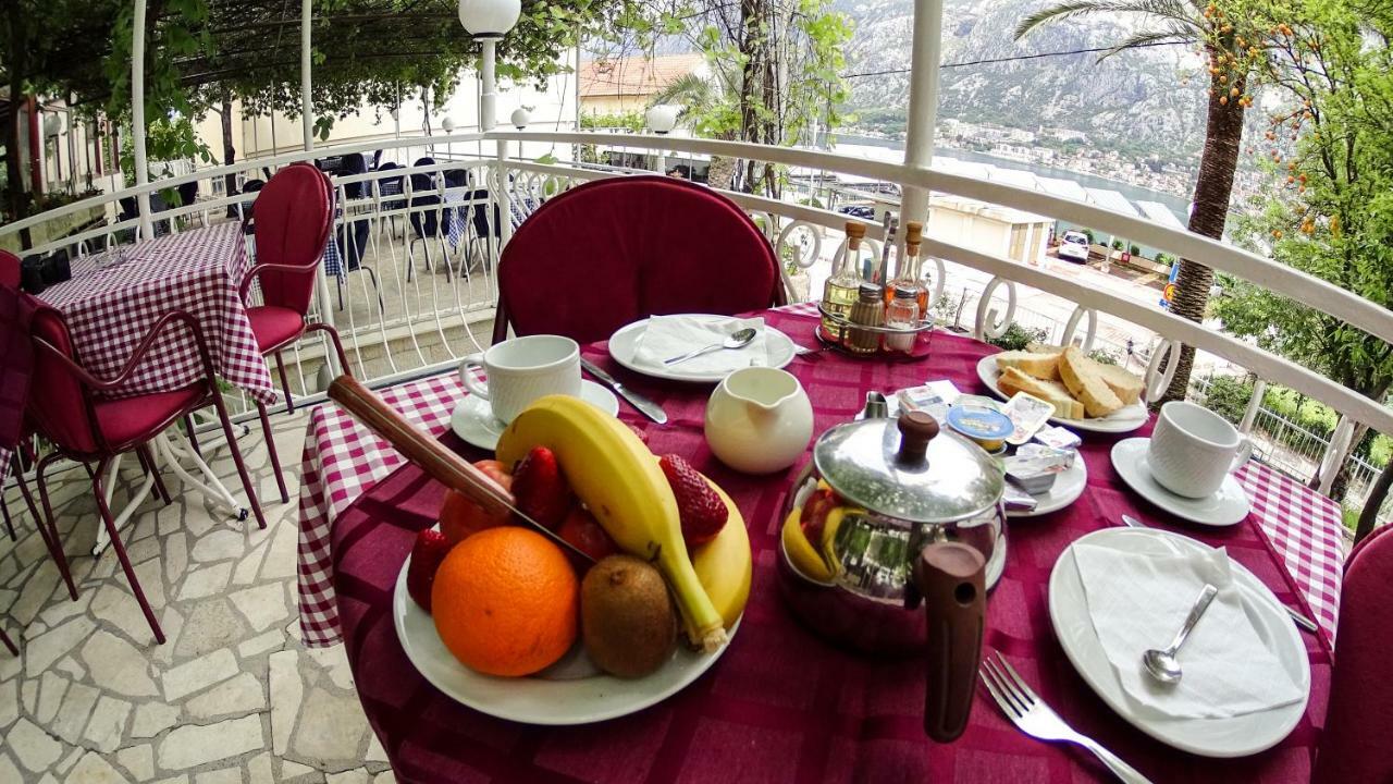 Hotel Bokeljski Dvori Котор Екстериор снимка